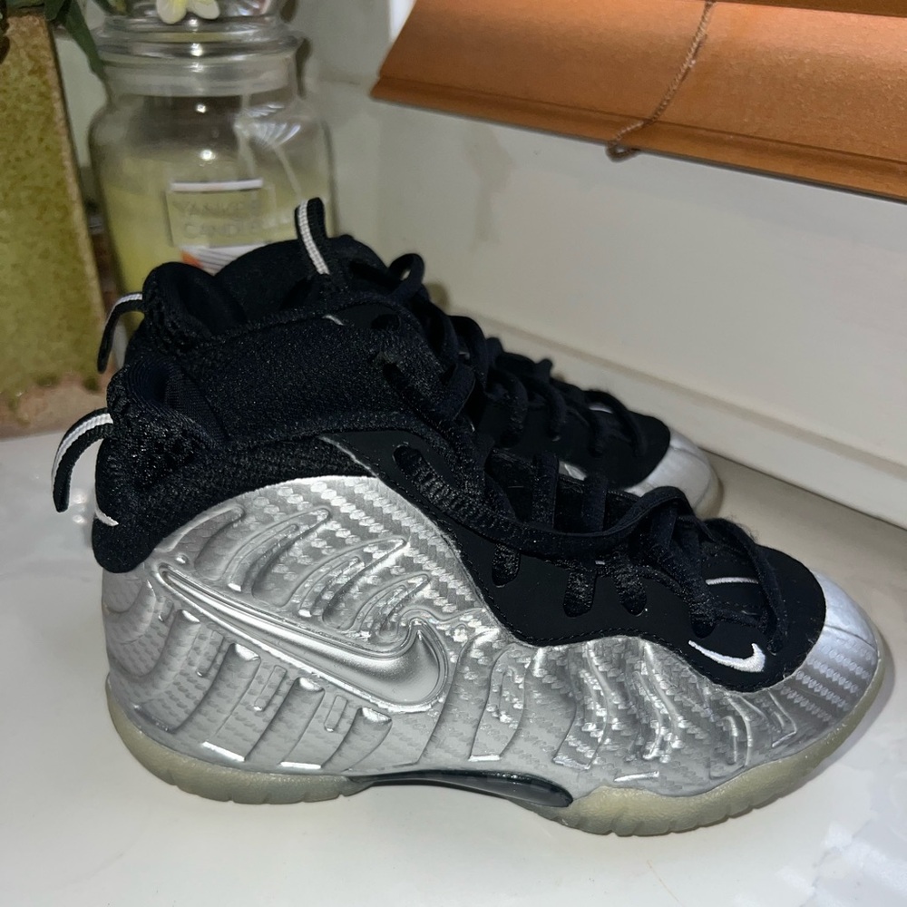 Kids Nike Little Posite Pro PS
'Metallic Silver' size 11C